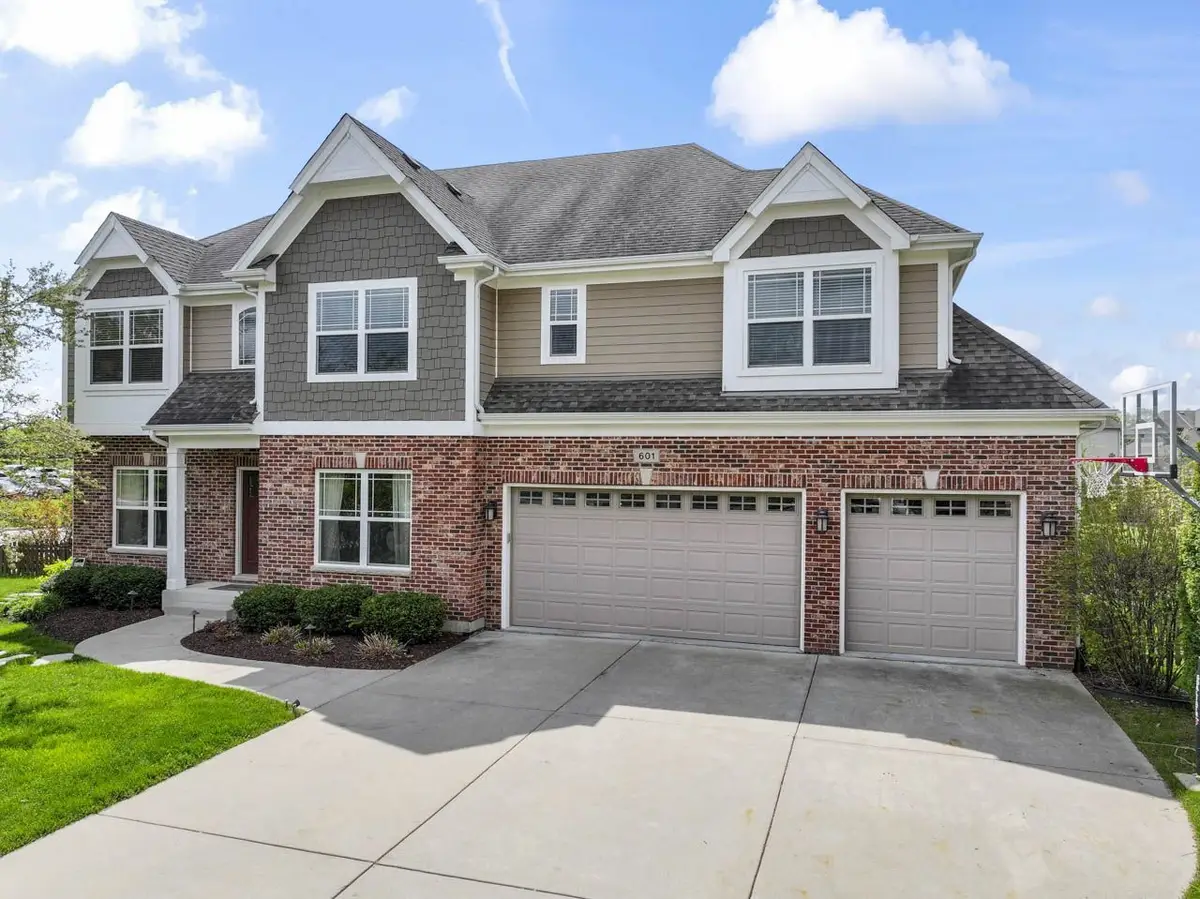 601 Oak Lane, South Elgin, IL 60177 - #1