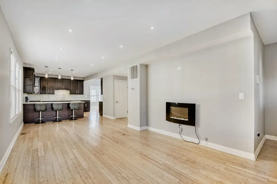 5635 W Patterson Avenue, Chicago, IL 60634 - #3