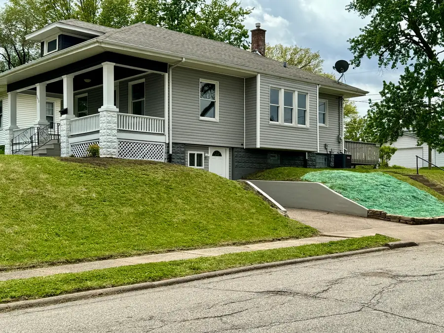 2038 N Myrtle Street, Davenport, IA 52804 - #2
