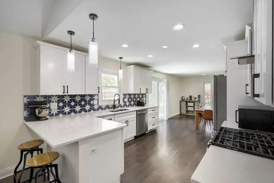 1310 W Darlington Circle, Hoffman Estates, IL 60169 - #2