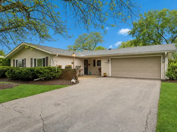 4 S Cypress Lane, North Aurora, IL 60542