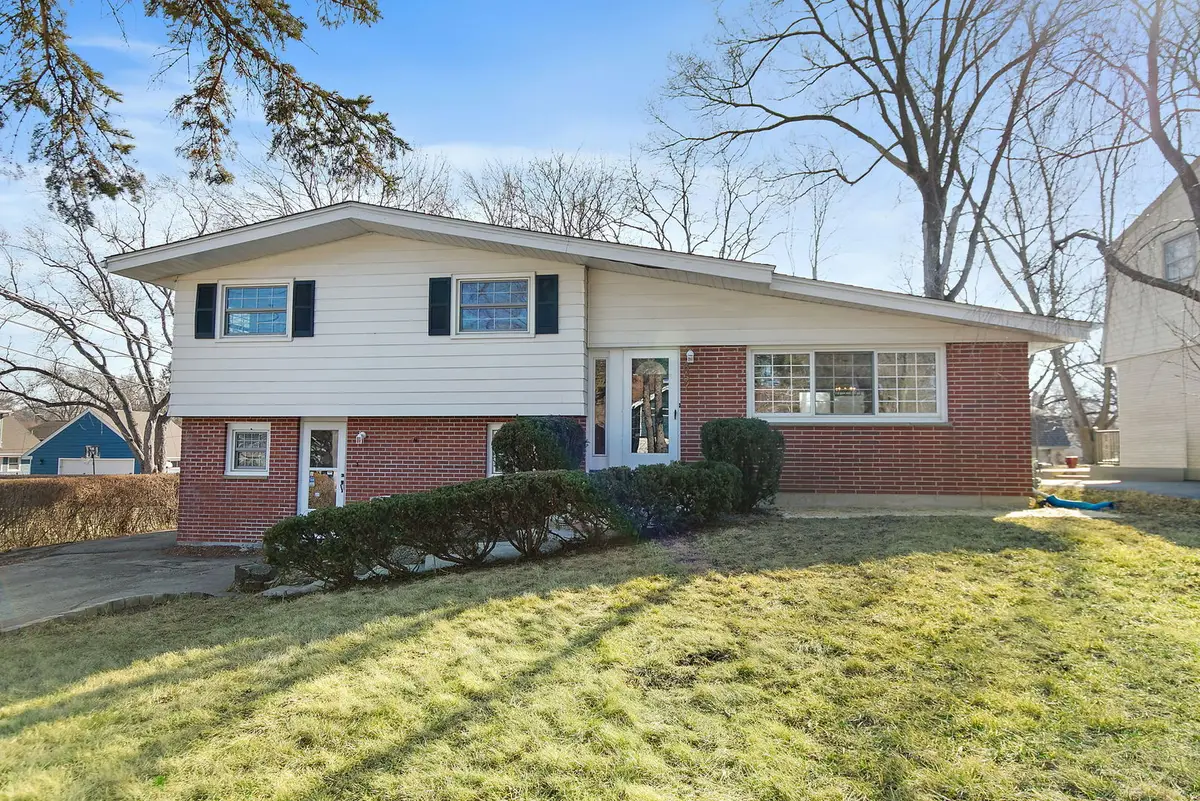 657 Lomond Drive, Mundelein, IL 60060 - #1