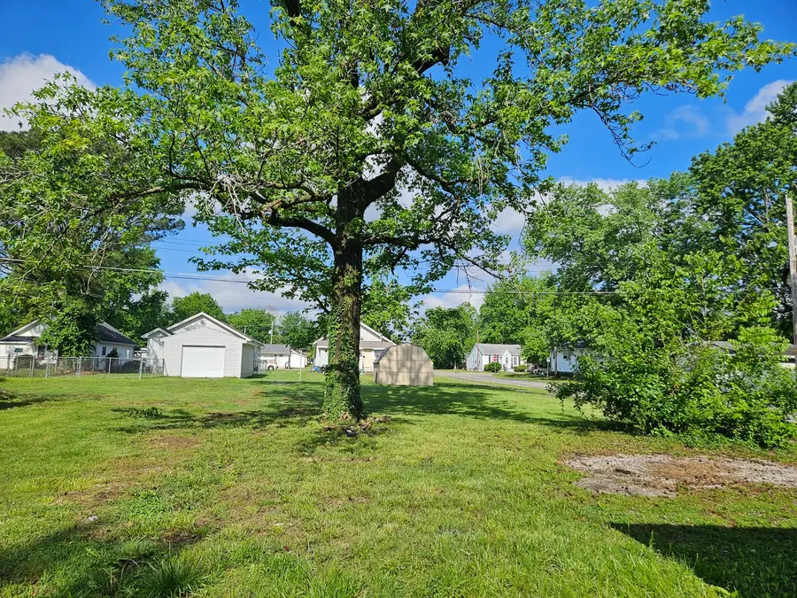 621 N 7th Street, Herrin, IL 62948 - #3