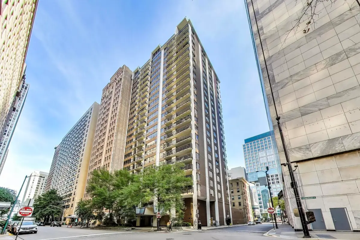 201 E Chestnut Street #18F, Chicago, IL 60611 - #1