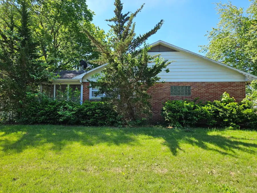 420 S Wood Street, Nashville, IL 62263 - #2
