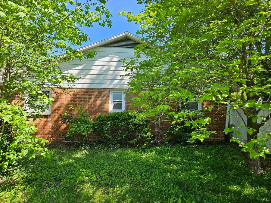 420 S Wood Street, Nashville, IL 62263 - #3