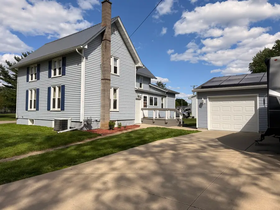 602 E High Street, Hennepin, IL 61327 - #2