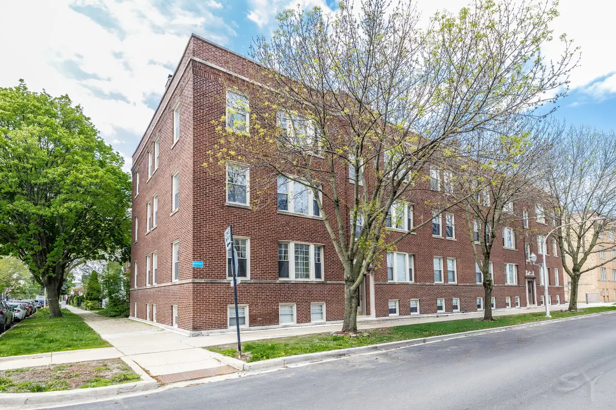 3039 W Belle Plaine Avenue #2, Chicago, IL 60618 - #1