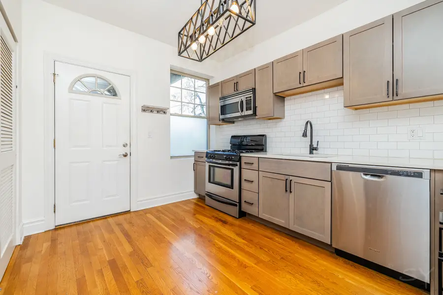 3039 W Belle Plaine Avenue #2, Chicago, IL 60618 - #3