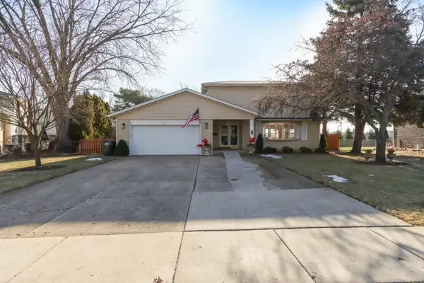 2019 E Avon Lane, Arlington Heights, IL 60004