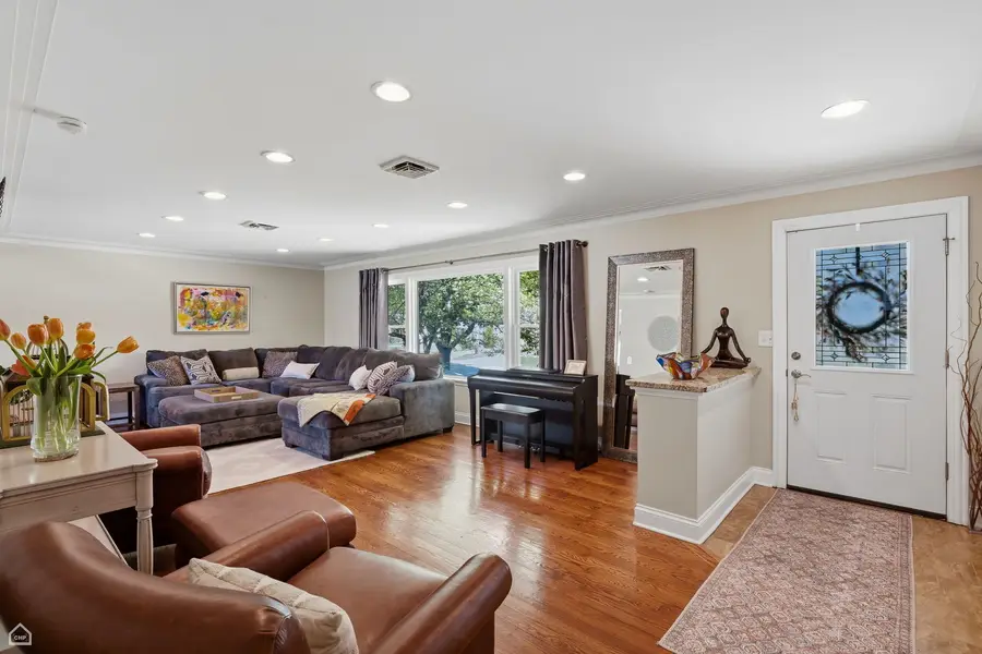 9632 Massasoit Avenue, Oak Lawn, IL 60453 - #2