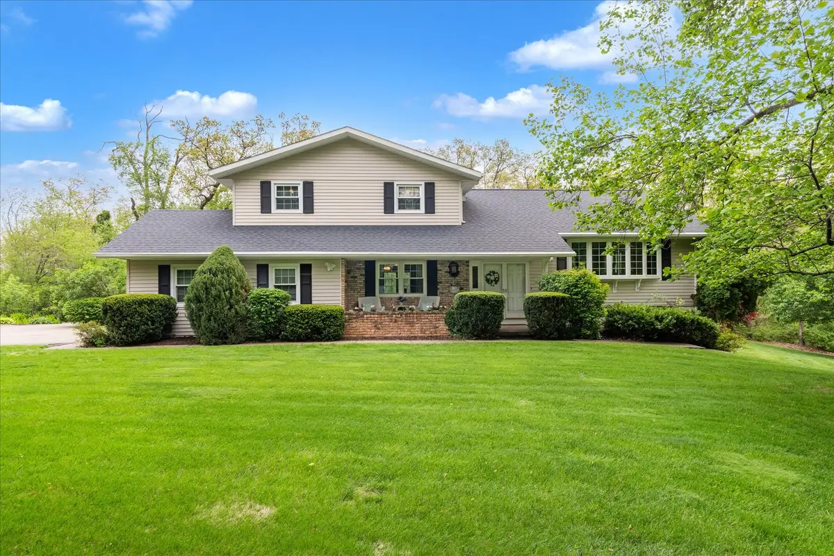800 Oak Lane, Muscatine, IA 52761 - #1