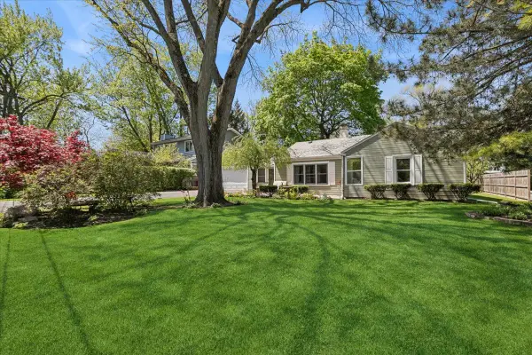 19762 W West Shore Drive, Mundelein, IL 60060
