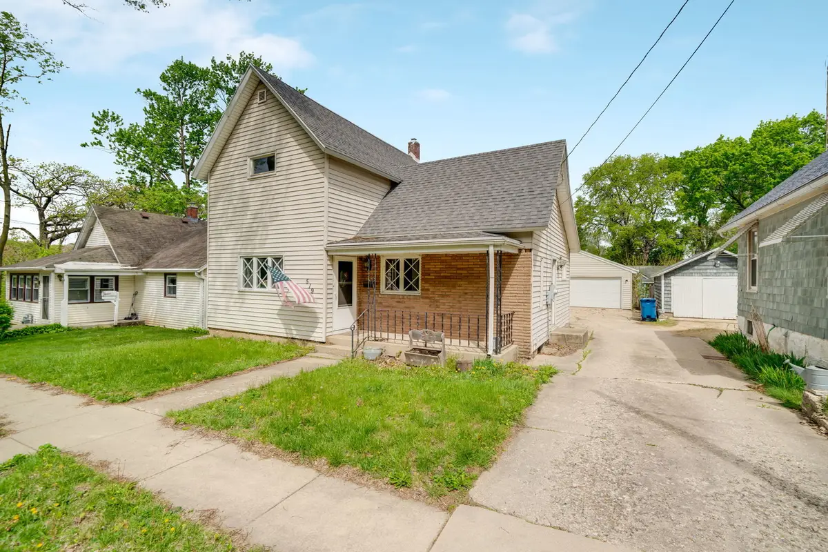 519 W 8th Street, Dixon, IL 61021 - #1