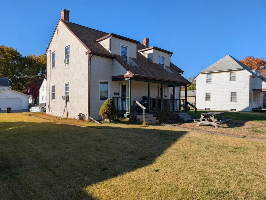 222 S Elmwood Avenue, Davenport, IA 52802 - #3