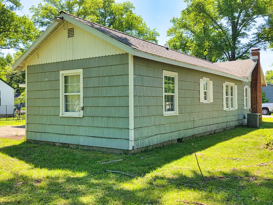 800 E Lafayette Street, Olney, IL 62450 - #3