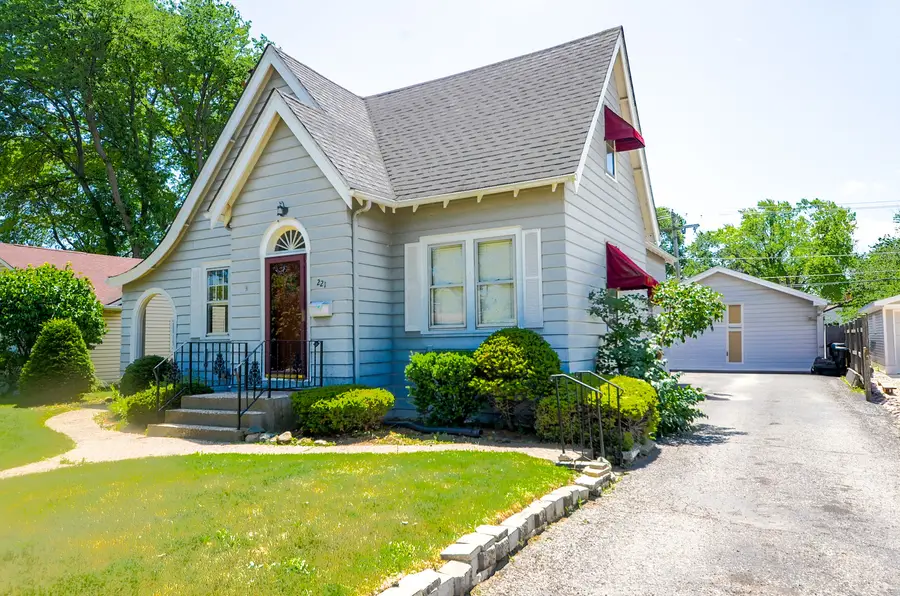 221 W Courtland Street, Mundelein, IL 60060 - #2