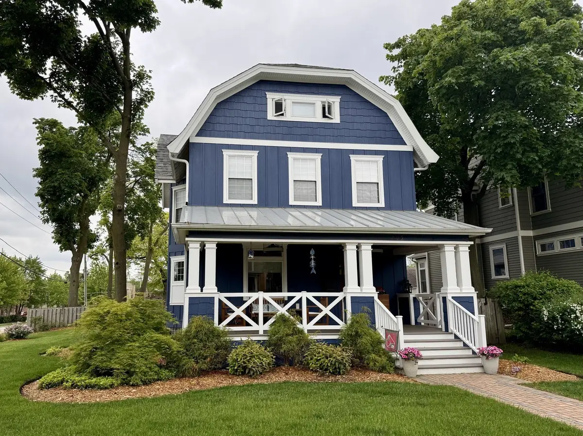 205 W Cook Avenue, Libertyville, IL 60048 - #1