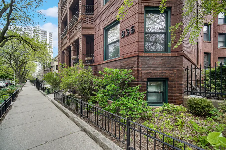 836 W Lakeside Place #1W, Chicago, IL 60640 - #2