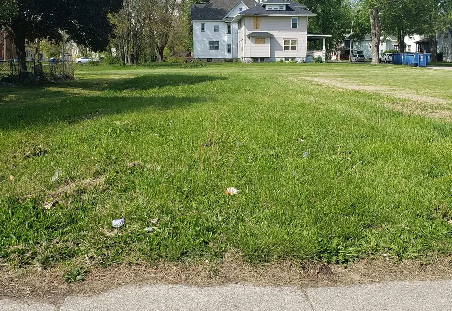 916 E Court Street, Kankakee, IL 60901 - #2