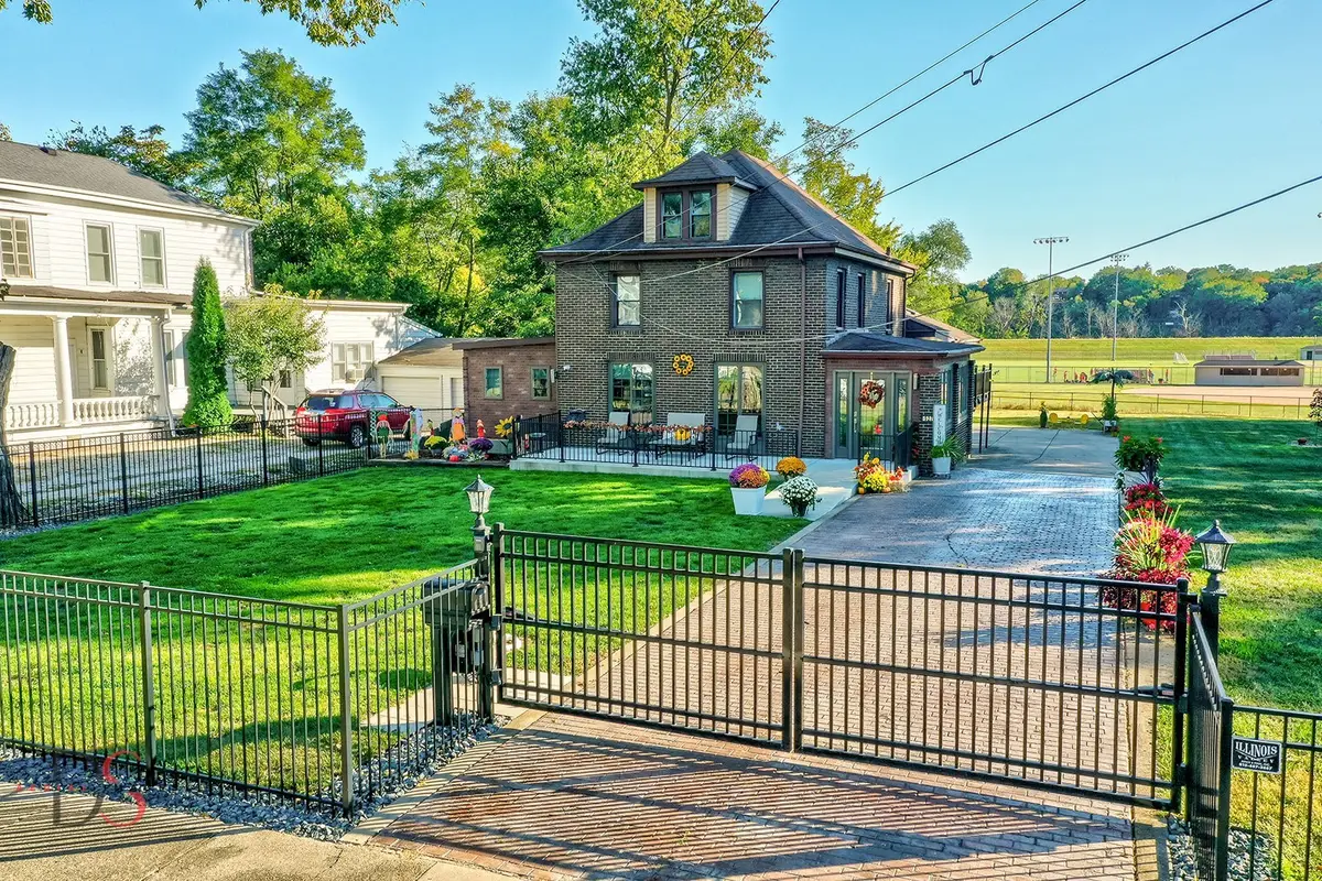 527 E Main Street, Ottawa, IL 61350 - #1