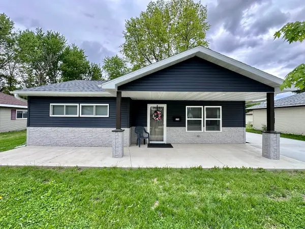 1210 Douglas Drive, Sterling, IL 61081