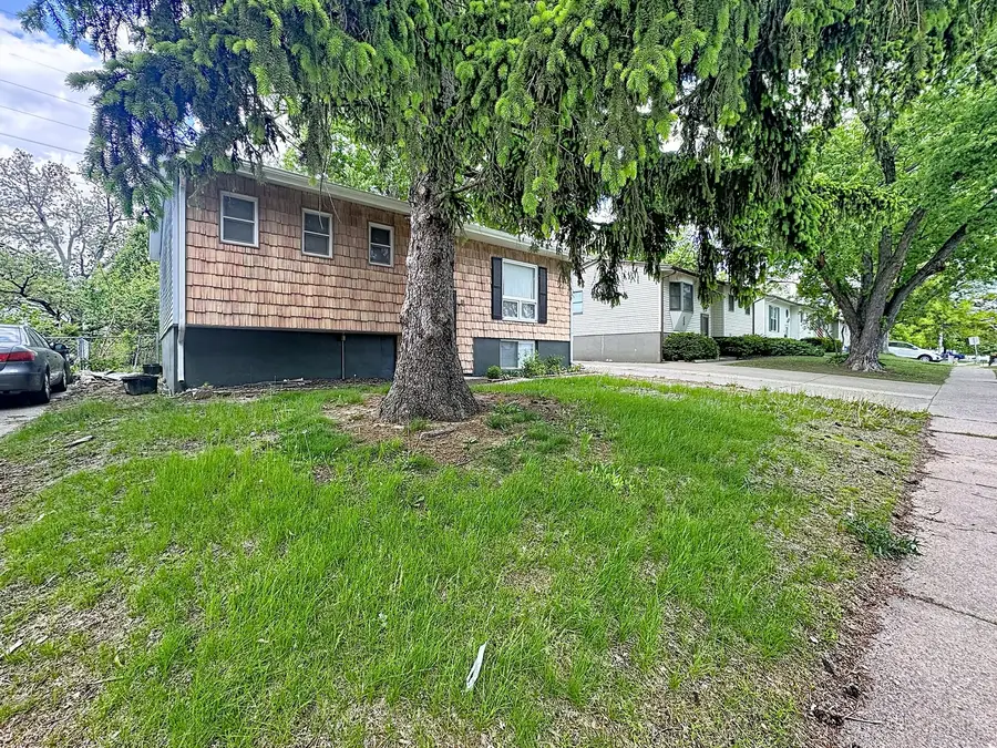 2324 W 59th Street, Davenport, IA 52806 - #3