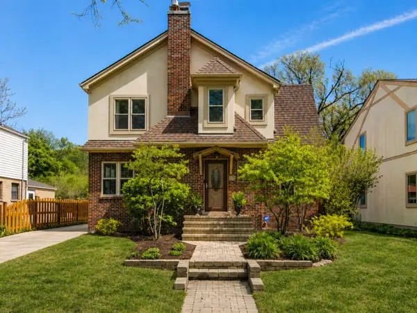 805 S Mitchell Avenue, Arlington Heights, IL 60005
