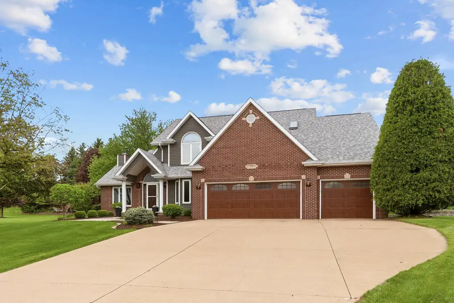 4986 Foxborough Court, Bettendorf, IA 52722 - #2
