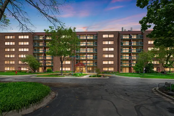 1840 Huntington Boulevard #203, Hoffman Estates, IL 60169
