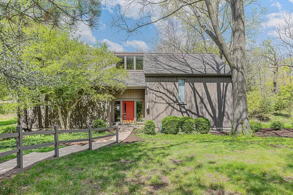 744 Old Barn Road, Lake Barrington, IL 60010