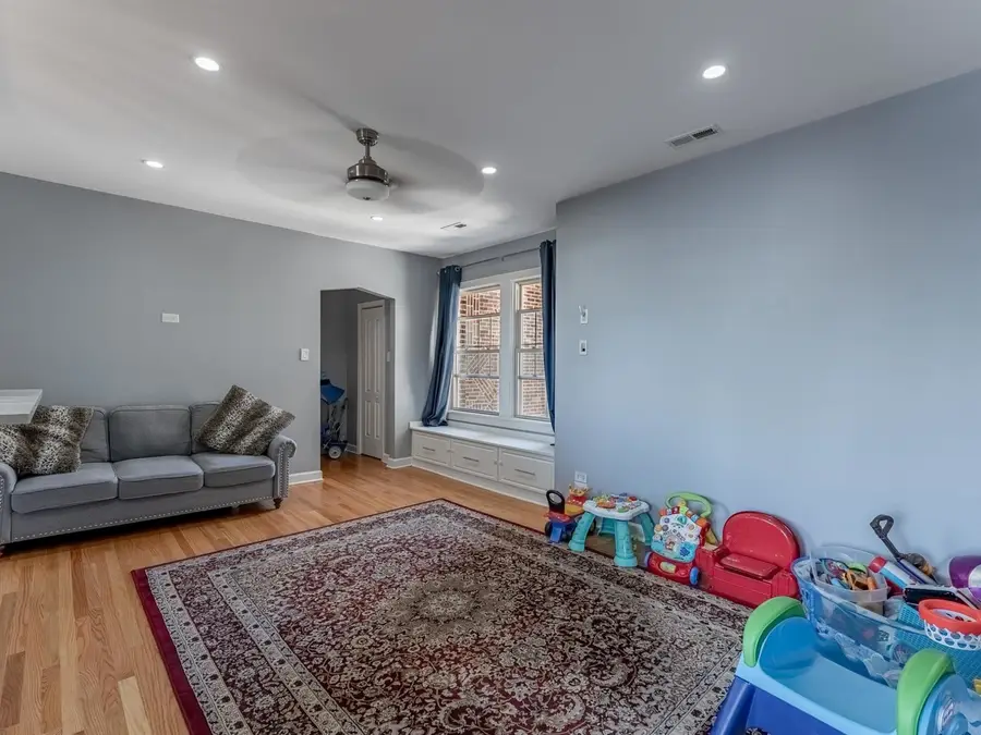 5717 N Kimball Avenue #2N, Chicago, IL 60659 - #3