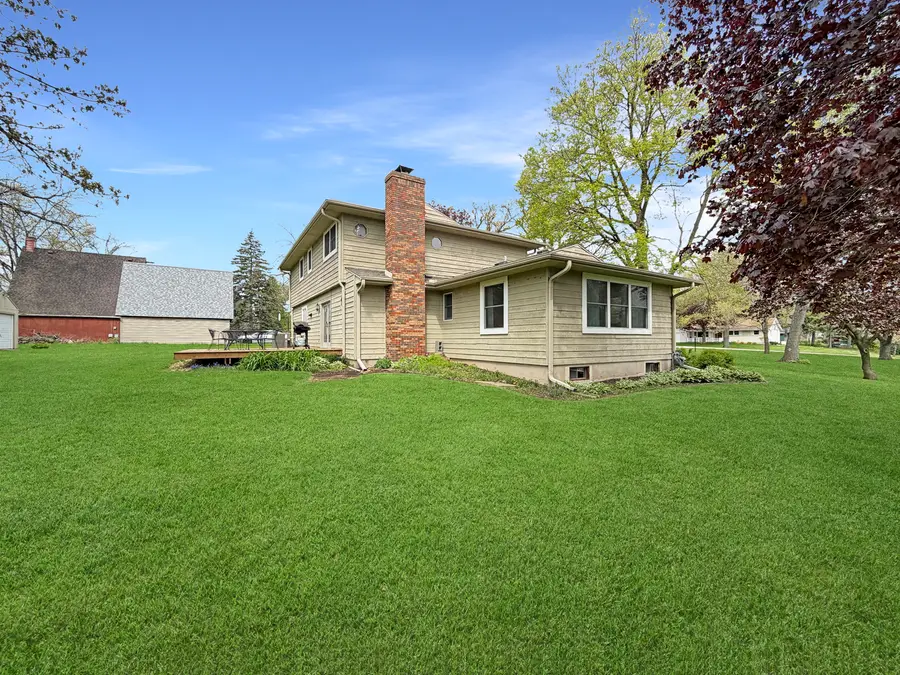 2711 Royal Oaks Drive, Freeport, IL 61032 - #2