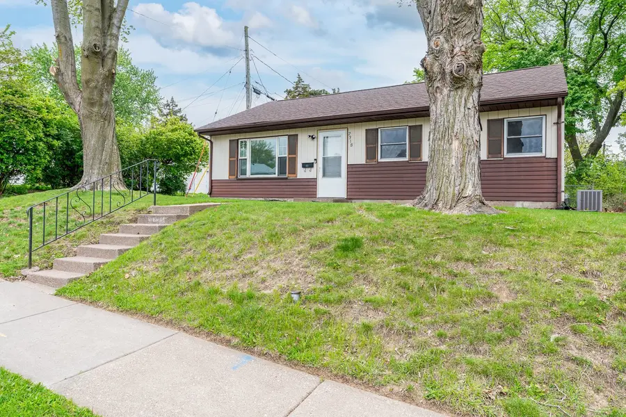 2318 N Sturdevant Street, Davenport, IA 52804 - #2
