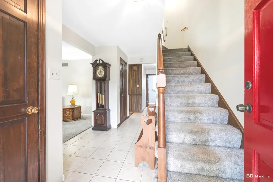 9826 Nottingham Avenue, Chicago Ridge, IL 60415 - #3