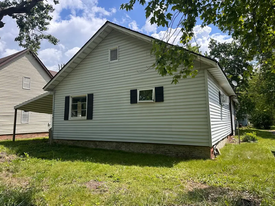 204 S 10th Street, Herrin, IL 62948 - #3