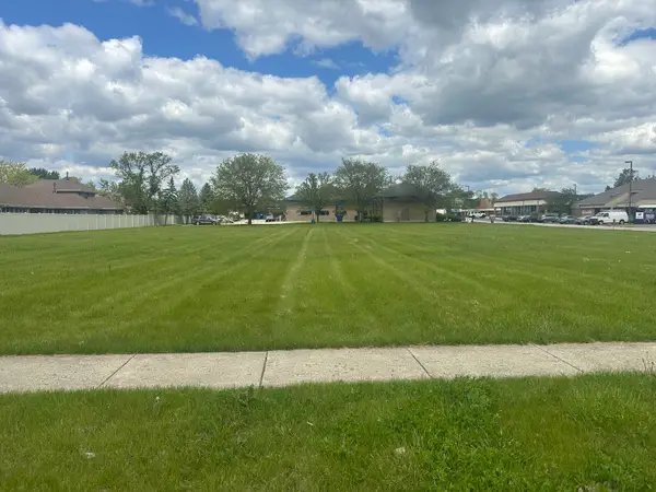 99 W Merchants Drive, Oswego, IL 60543