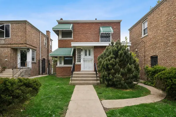 8906 S Crandon Avenue, Chicago, IL 60617