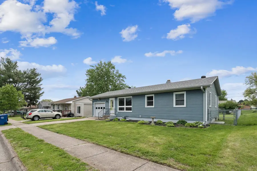 3323 W Denison Avenue, Davenport, IA 52804 - #2