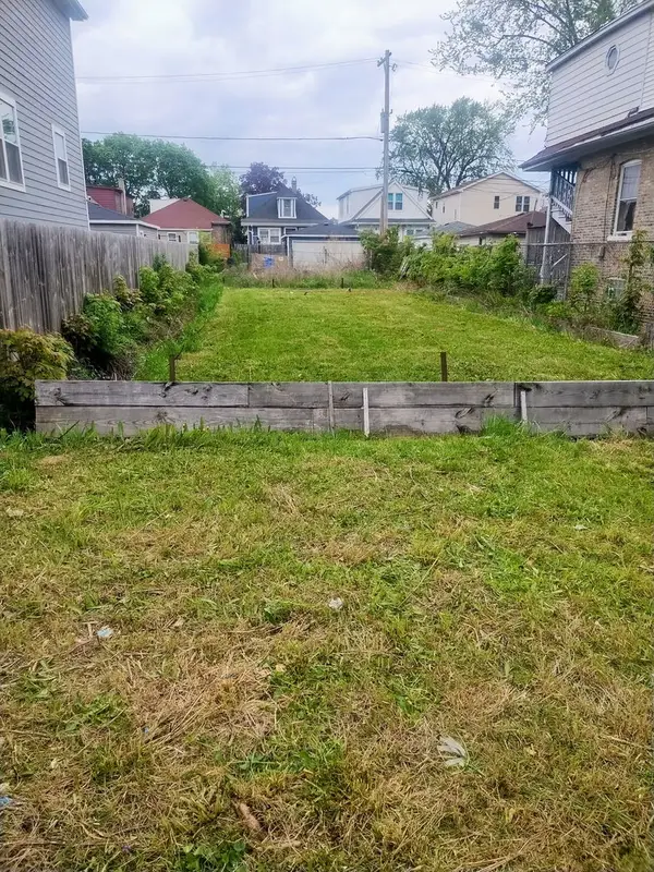 4848 W Potomac Avenue, Chicago, IL 60651