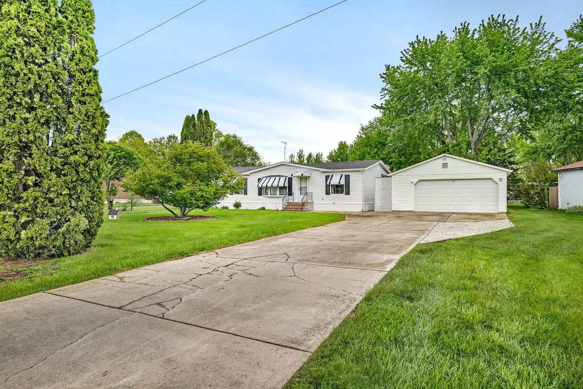 2910 E 11th Road, Ottawa, IL 61350 - #1