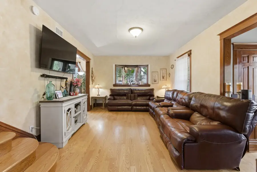 821 Larkin Avenue, Elgin, IL 60123 - #3