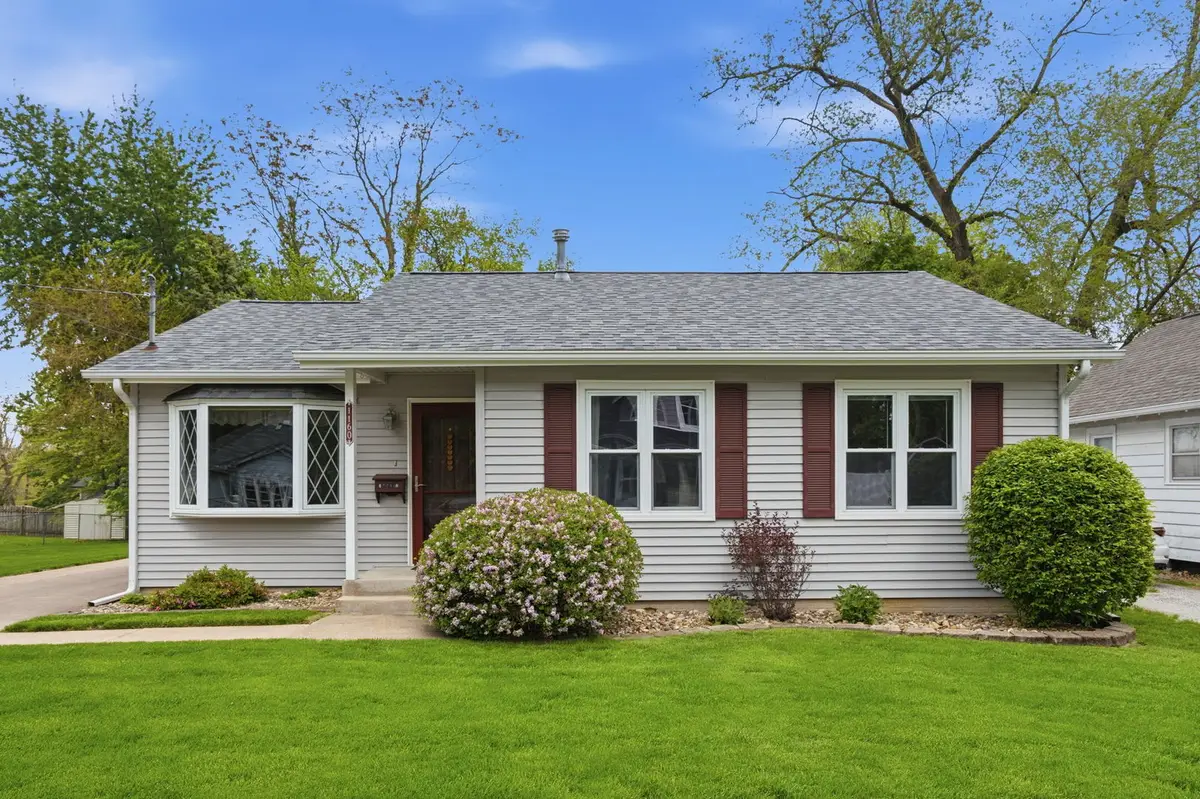1160 32nd Street, Moline, IL 61265 - #1