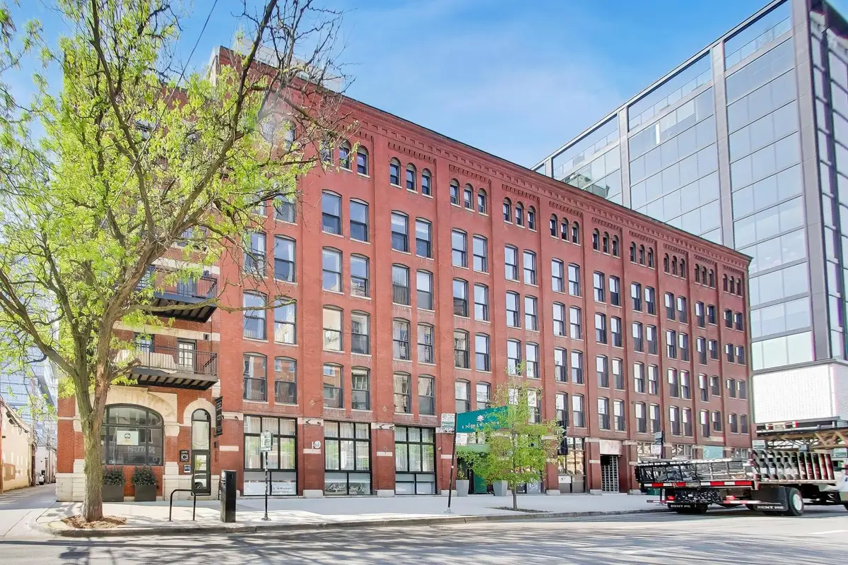 225 W Huron Street #305, Chicago, IL 60654 - #1
