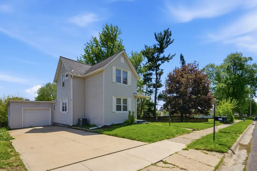 1713 N 5th Street, Clinton, IA 52732 - #2