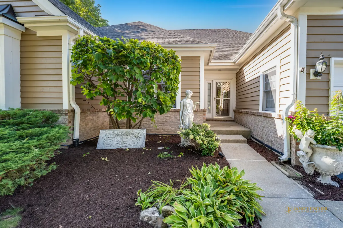 6 Sherwood Court, Lake In The Hills, IL 60156 - #1