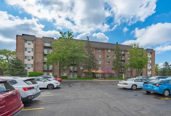10353 Dearlove Road #3A, Glenview, IL 60025