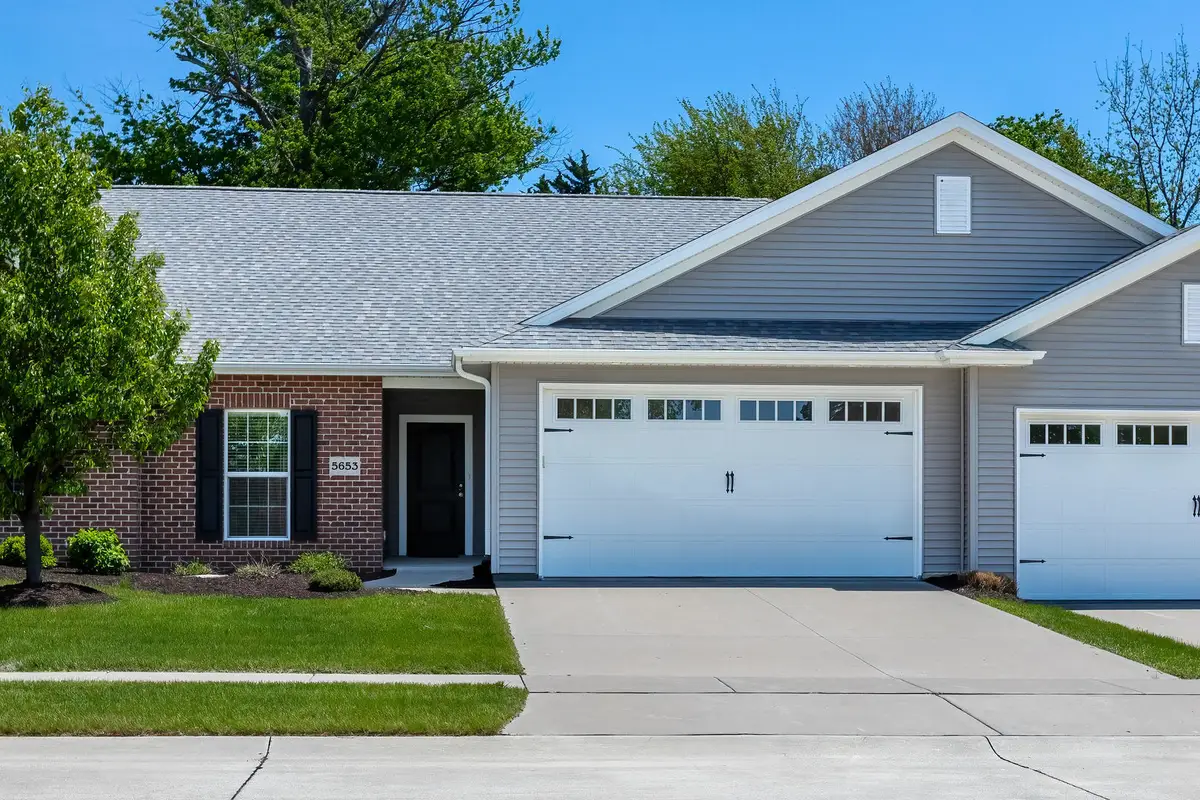 5653 E Creekside Lane, Bettendorf, IA 52722 - #1