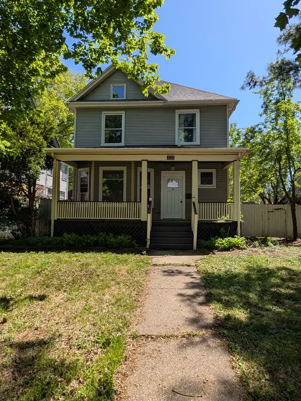 2221 Iowa Street, Davenport, IA 52803