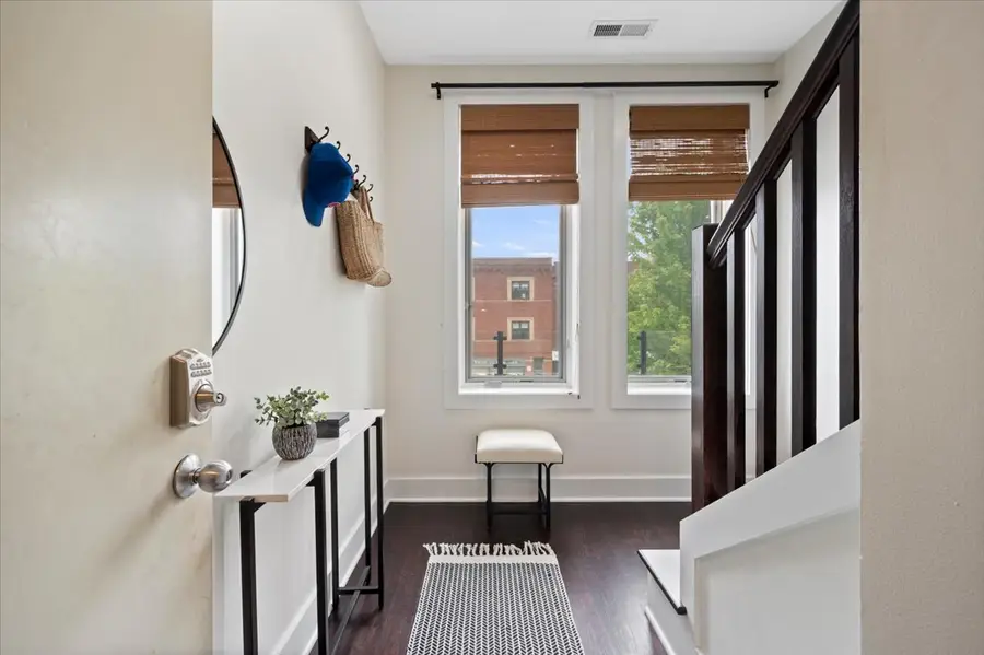 1257 W Addison Street #3, Chicago, IL 60613 - #2